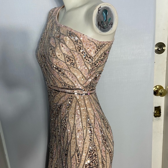 Mac Duggal EMBELLISHED ONE SLEEVE GOWN W/ SEQUIN BELT 8 / 14 - Picture 4 of 12